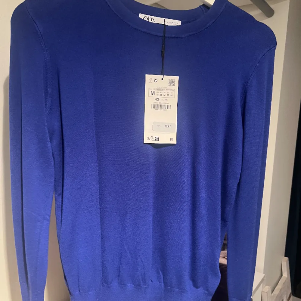 Långärmad superfin blå tröja från Zara i storlek M. 💙💙Helt oanvänd, inga defekter.💖. Neuletakit & Villapaidat.