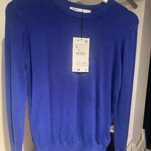 Zara tröja - blå - Långärmad superfin blå tröja från Zara  i storlek M. 💙💙Helt oanvänd, inga defekter.💖