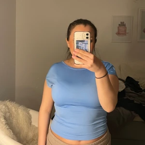 Topp från Bikbok  - Säljer denna topp från Bikbok, har aldrig använts, och säljer pga att den inte kommer till användning. Nypris 279 säljer för 120 kr. 