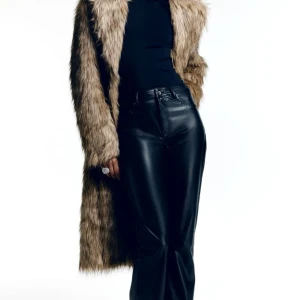 Skinnbyxor flare  - Använda ett fåtal gånger, köpta nyligen och är i fint skick. Skriv för mer info 😊🩵