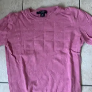  Säljer dina rosa stickade tröja för att den inte kommer till användning längre  I storleken xs