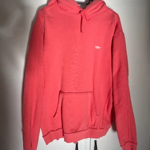 Tröja från adidas - Jättefin tröja från adidas! Knappt använd
