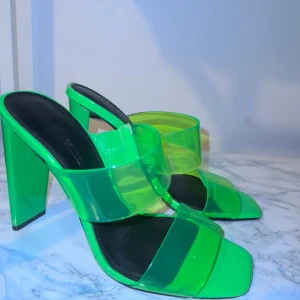 Festskor Asos - Festskor neon färg, i fint skick 