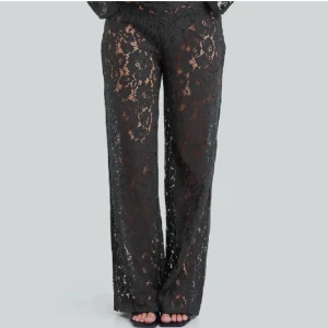 SÖKER - Söker dessa byxorna i storlek 36 eller 38! Hör gärna av dig om du har🌸