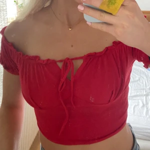 Topp - Säljer denna fina topp i storlek S. Skriv privat för fler bilder😊