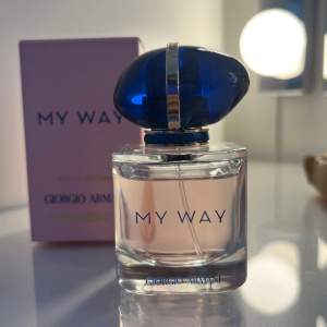 Populär och relativt oanvänd ”My Way” parfym från Giorgio Armani 30 ml. Köpt för 700kr, jättegod och ganska vardaglig parfym. Öppnad i augusti 👐