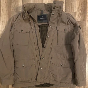 Hackett field jacka - Riktigt snygg field jacka från märket hackett, riktigt bra skick, storlek L, pris kan diskuteras 
