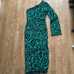 NAKD klänning  - Använd en gång, i storlek S. Perfekt skick! 250kr + frakt