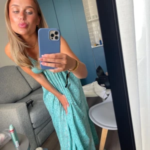 Bohemiskt klänning - Öppen rygg med fina detaljer,justerbar vid brösten skriv privat för fler bilder