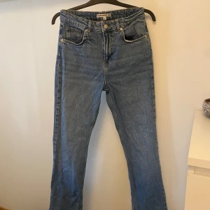 Jeans - bra skick, inga defekter ser helt oanvända ut❣️😍