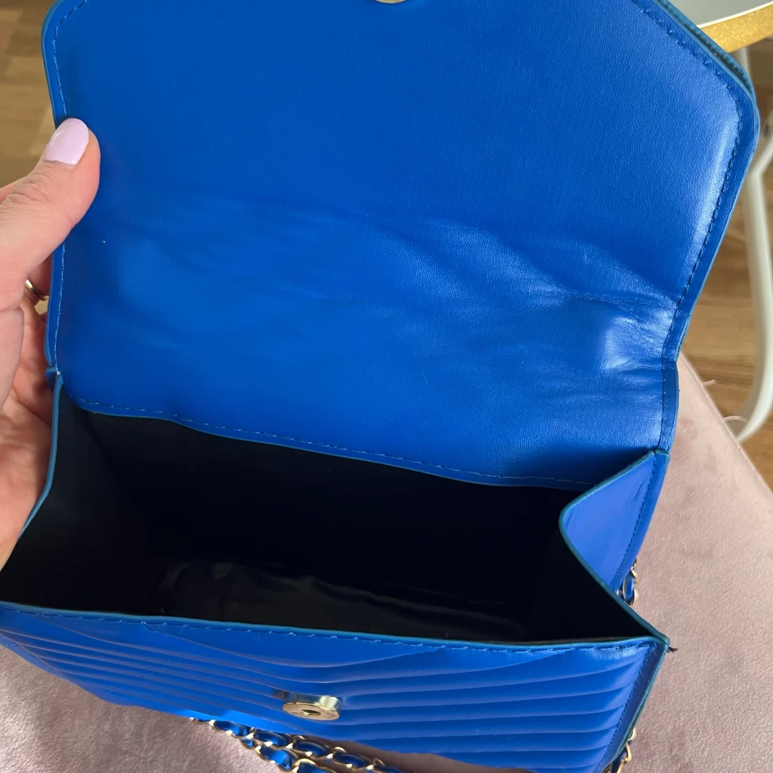 💛 Blå kuvertväska med guldpläterade detaljer 💛 - 90