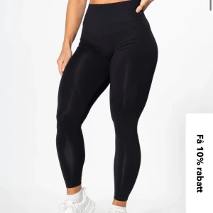 Relode tights  - Svarta tights ifrån relode i modellen ” Prime seamless tights” nya endast testade. Köpta för 699 kr och säljer för 500 kr. Storlek xxs men sitter som xs😊🥰