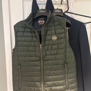 Väst Colmar - Colmar väst säljes.  Västen är i bra skick och i storlek S
