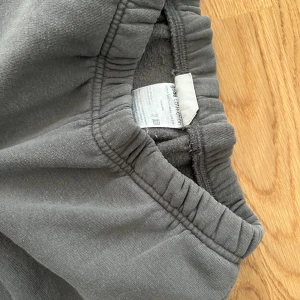 Mjukisbyxor - Mörk gråa mjukisar 