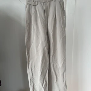 Jättefina kostym byxor - Tveka inte på att höra av er för mer information💕