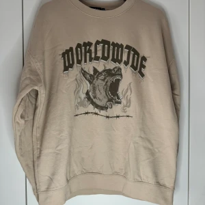 4 hoddies  - Oversize hoddies S storlek  Kan säljas separat också  50 kr varje  180kr alla