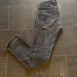 Säljer ett par feta Tiger of Sweden jeans. I mycket bra skick. Då jag säljer dem för de är förstora|Orginal pris: 1599kr. Kan diskutera pris!
