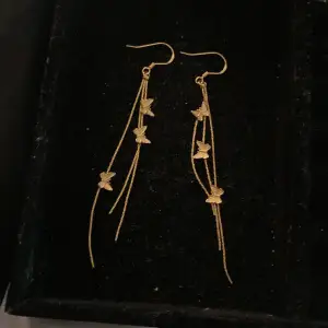 Säljer dessa helt nya guldörhängen då jag använder silver❤️skriv privat för frågor🥰de är rostfria (äkta)