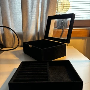 Smyckesbox - Säljer min smyckesbox. Skick: se bild
