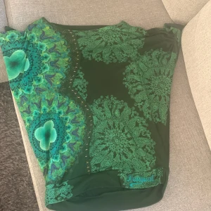 Kortärmad top  - En mjuk top i fint skick 