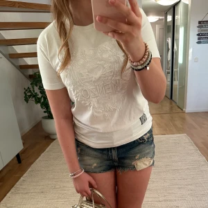 Kenzo Paris Tshirt - Säljer min Kenzo Paris t-shirt som jag ääälskar 🥹🩷🩷 Köpte för 3000