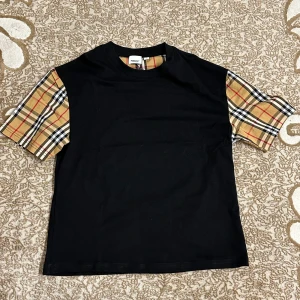 burberry  - burberry t shirt xs men passar som S