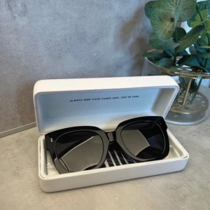 Chimi 008 - Lägger upp igen pga oseriös köpare!!Chimi 008 i färgen Berry ( svarta) som är helt nya i princip. Kommer inte till användning. 