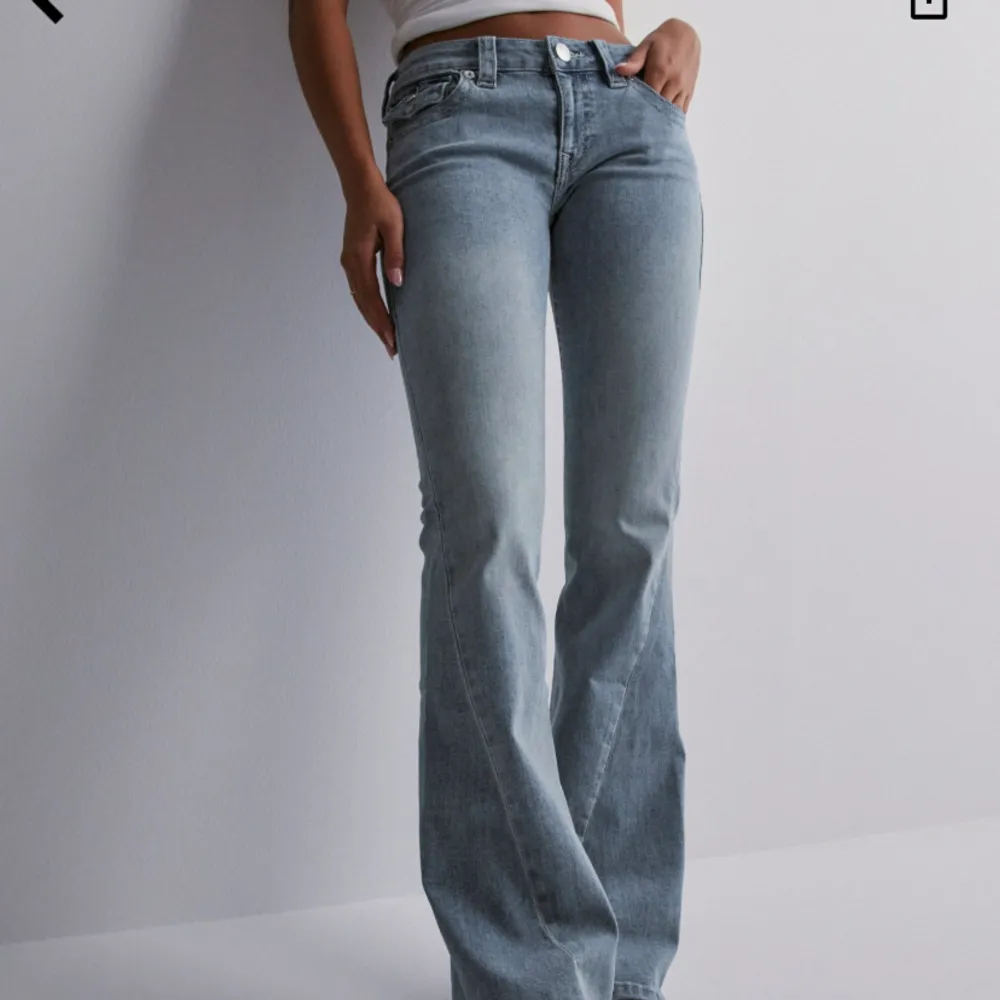 Säljer mina true religion jeans alla lappar kvar, säljes pga öppetköp tog slut. Det är dom LÅG midjade! Original pris: 1199kr Mitt pris: 1019. Jeans & Byxor.