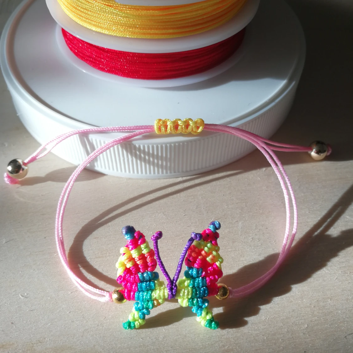 Fjärilsflätat armband