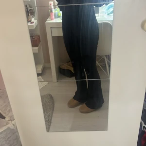 Flare Tights - Flare tights från H&M Divided. Inte använd många gånger, är lite nopprig men inte mycket. Kontakta för fler bilder och frågor.❤️pris kan diskuteras