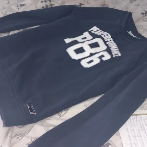 Peak performance tröja - Passar tjej o kille nyskick inga fel mjuk o skön storlek Large