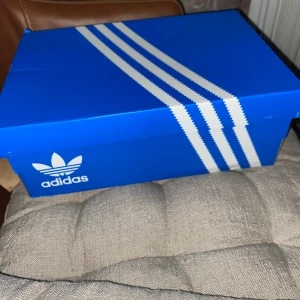 Skobox adidas - Adidas skobox