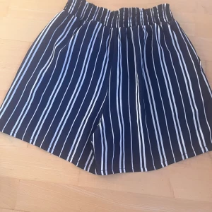 Vita & blå sommar shorts - De kan passa XXS & XS🫶🫶