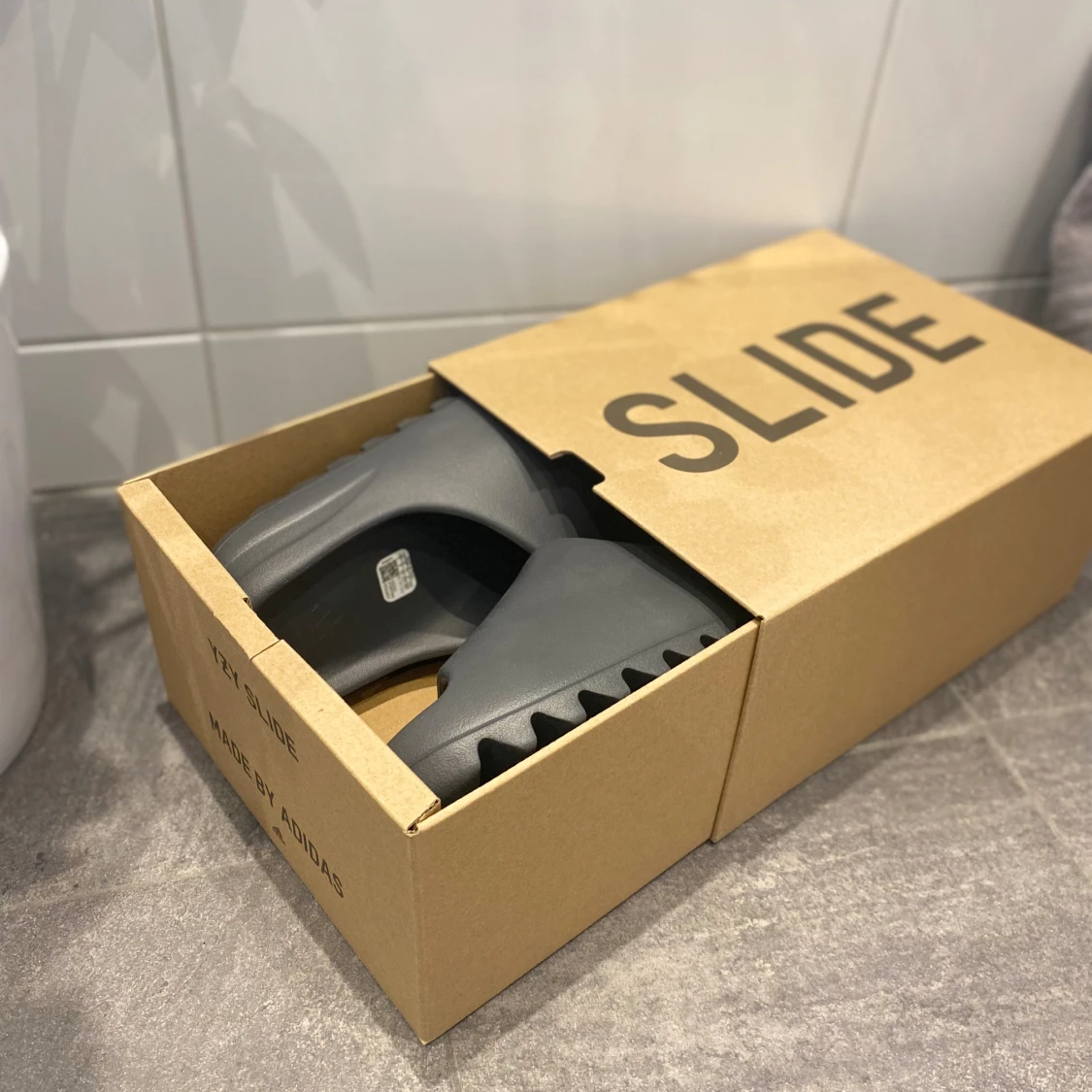 Yeezy slides 43  - 90