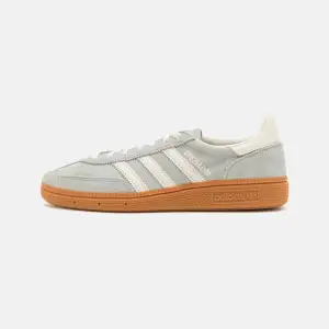 Helt oanvända Adidas Originals Spezial i storleken 36 2/3.