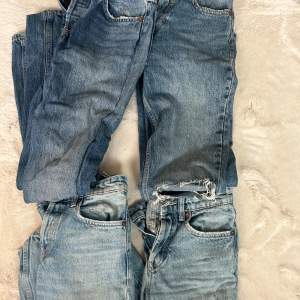 Säljer dessa 4 zara mid waist jeans från zara för 350kr tillsammans. Alla jeansen är i storlek 32, dom ljusa utan hål har en fläck på ena fickan där bak(skriv för bild). 