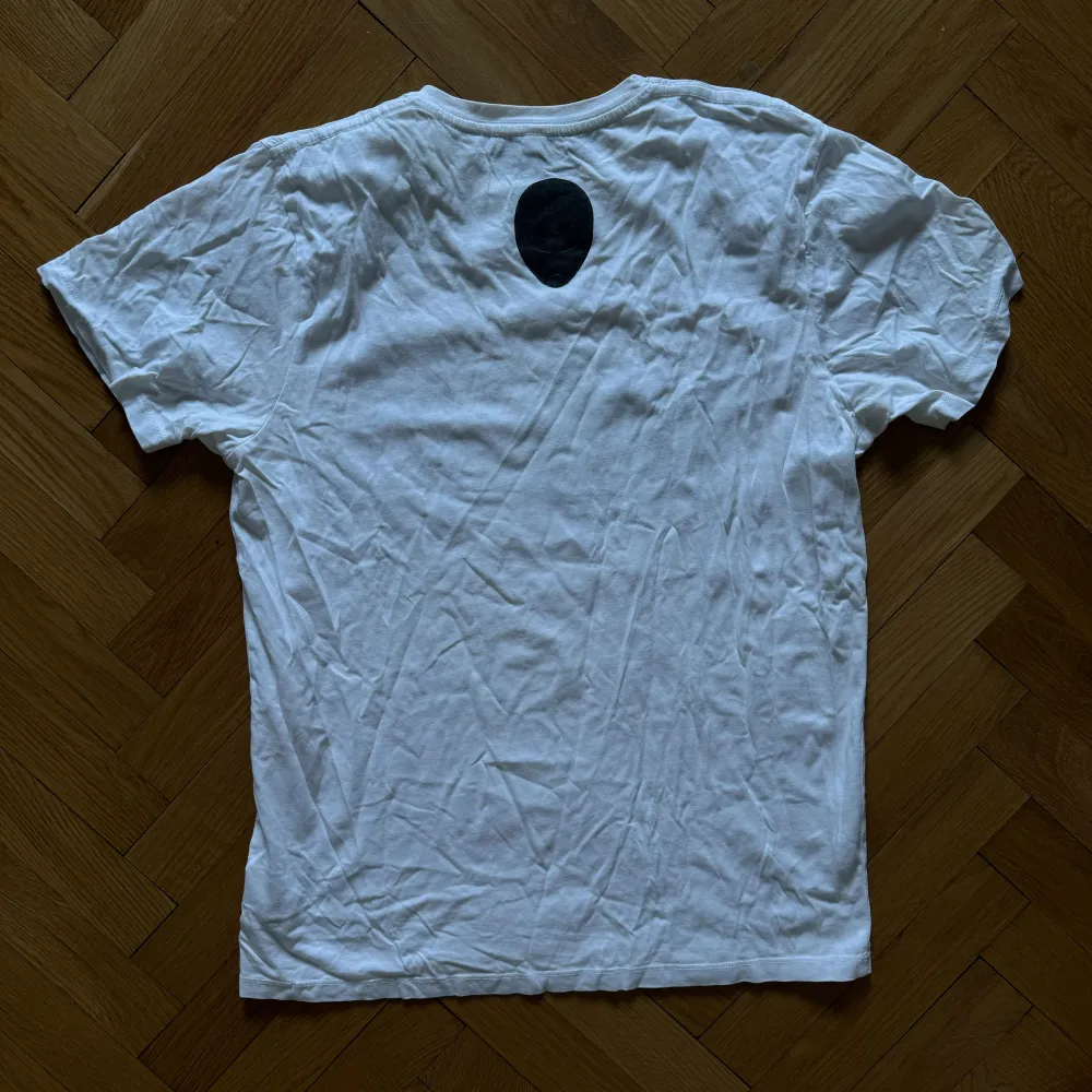 Yung Lean Metal Logo T-Shirt Size Small  Lenght 67cm Arm lenght 19cm Shoulder to Shoulder 41cm  Armpit to armpit 49cm. T-shirts.