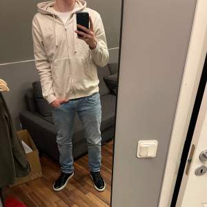 Hoodie från Bondelid. Köpt på MQ. Nypris 800, Skick 8/10. 