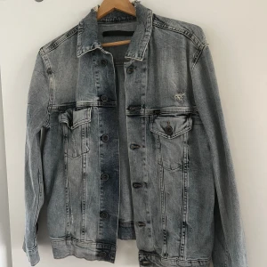 Jeansjacka  - Jeansjacka från Tiger of Sweden, sparsamt använd. Stl XS