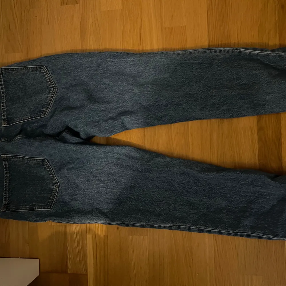 Jeans som knappt är använda. storlek 34/34  Mycket bra skick! . Jeans & Byxor.