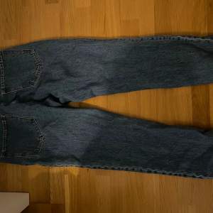 Jeans som knappt är använda. storlek 34/34  Mycket bra skick! 