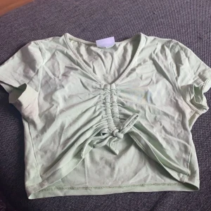 somrig topp - super söt mintgrön sommar topp som tyvärr inte passar längre☀️💚