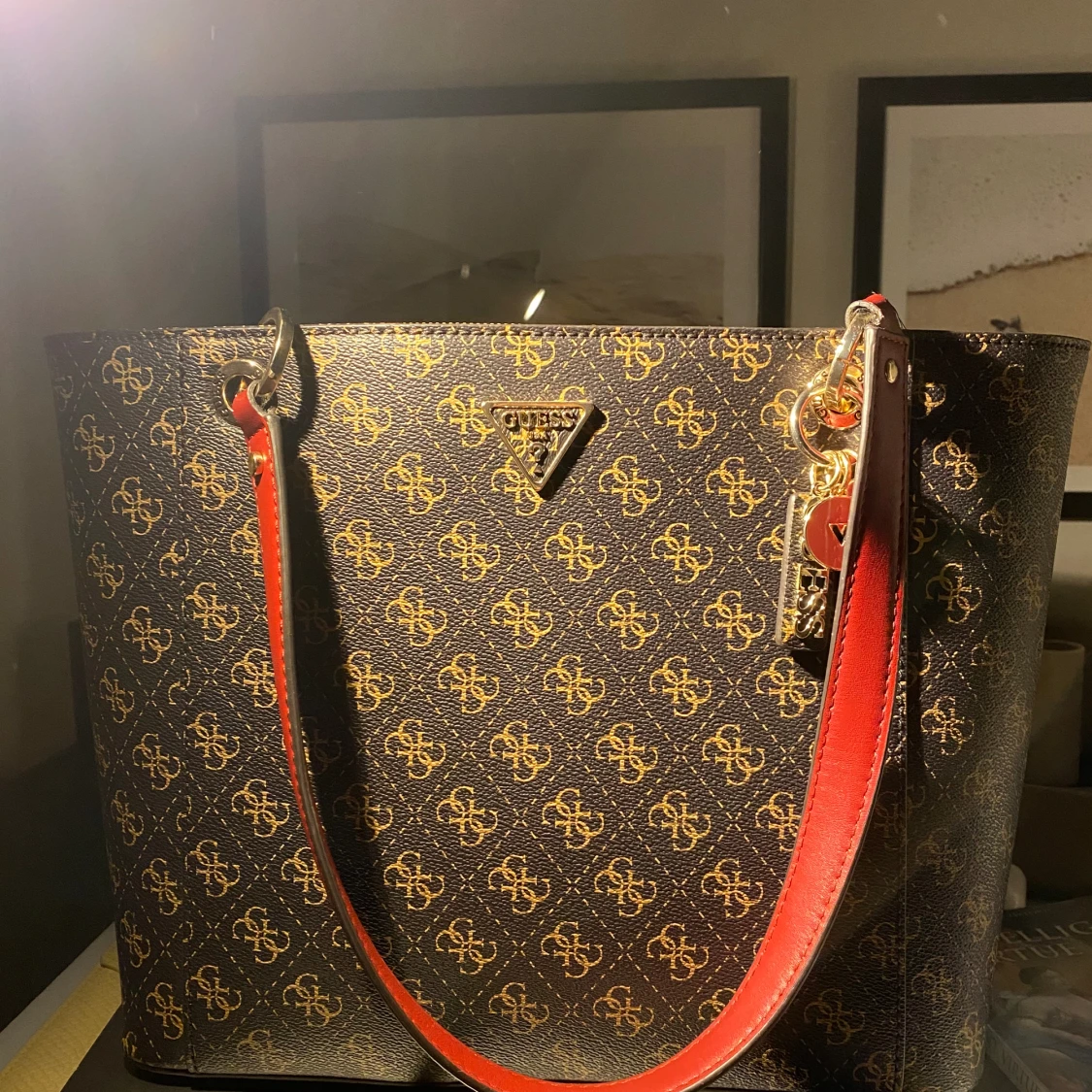 Guess Tote Väska