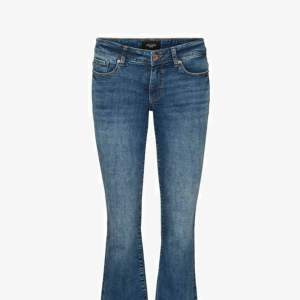 Säljer dessa fina jeans från veromoda. Skriv för fler bilder💞