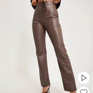 Bruna skinnbyxor 🤎 - Snygga byxor som endast kommit till användning fåtal gånger 🤎Köpt för 499 men säljer för 150kr