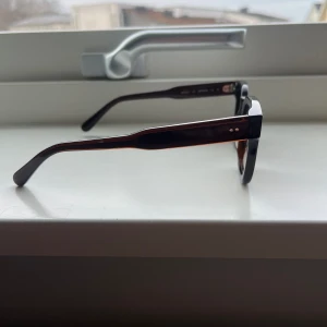 Chimis bruna 04 - Säljer nu ett par bruna 04 chimis pga att jag köpt nya brillor. Nypris 1200kr säljer dessa för 750kr