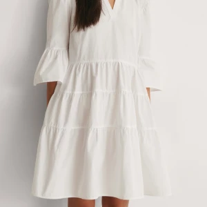 Vit klänning  - Aldrig använd. Prislapp kvar. Ord.399kr 