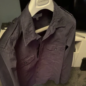 Burberry overshirt - Schysst Burberry overshirt Bra skick inga defekter 