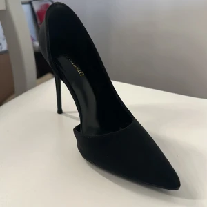 Högklackade skor  - Helt nya skor i storlek 38 eller 37,5.  Finns i Norrköping. 