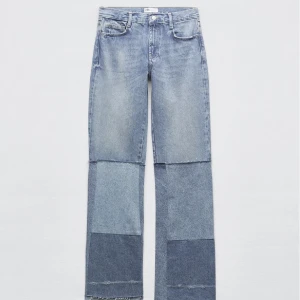 Zara jeans  - Så snygga och coola zara jeans som är helt slutsålda. Använda endast 1 gång så i väldigt bra skick🥰skriv vid intressse 
